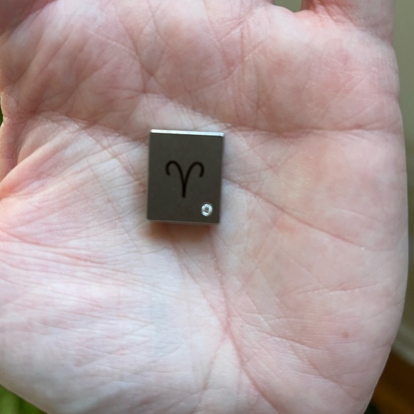 TeNo Aries with Diamond Pendant - Picture 2 of 9